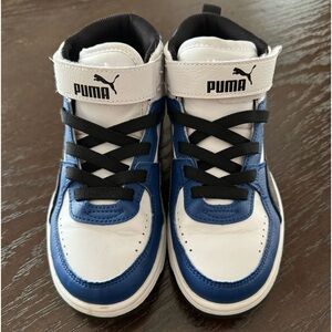 Boy Puma sneakers!